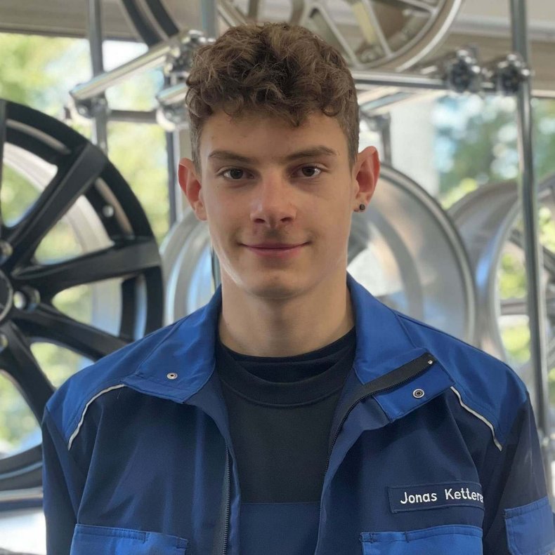 Jonas Ketterer beim Ketterer Kfz-Meisterbetrieb Jonas Ketterer beim Ketterer Kfz-Meisterbetrieb