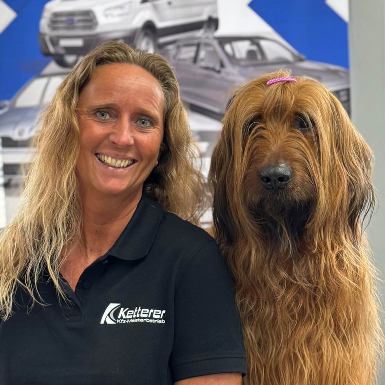 "Ketterer-Kfz-Meisterbetrieb-Melanie_Kleine-Möllhoff.jpg" "Bild Ketterer-Kfz-Meisterbetrieb-Melanie_Kleine-Möllhoff.jpg"